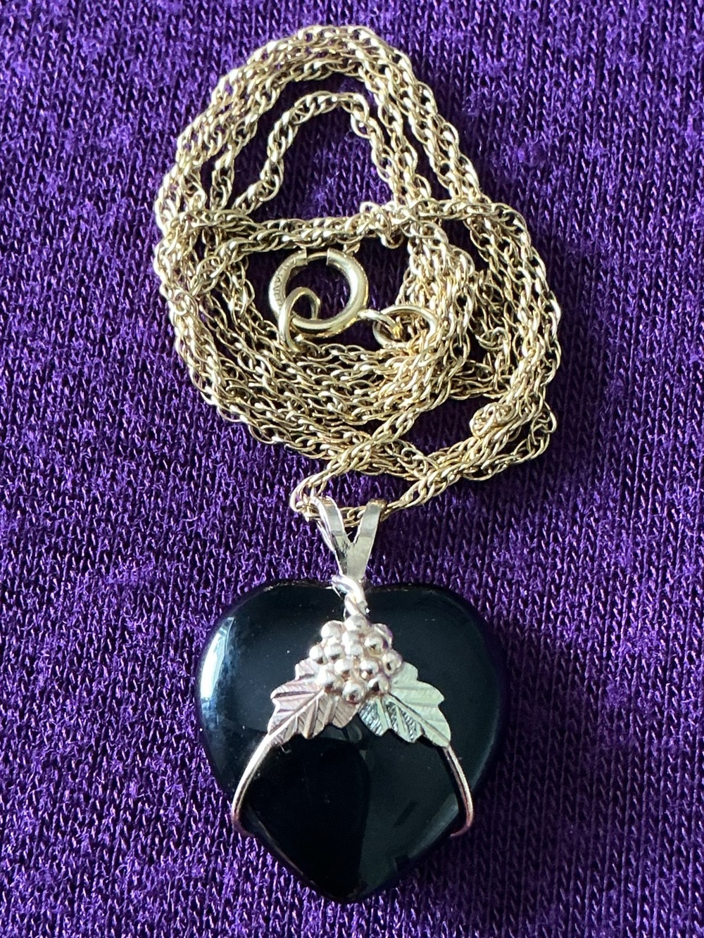 10K Onyx BLACK HILLS GOLD Heart and Leaf Pendant
